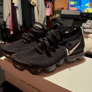 NIKE VAPORMAX , NO INSOLES INSIDE SHOE